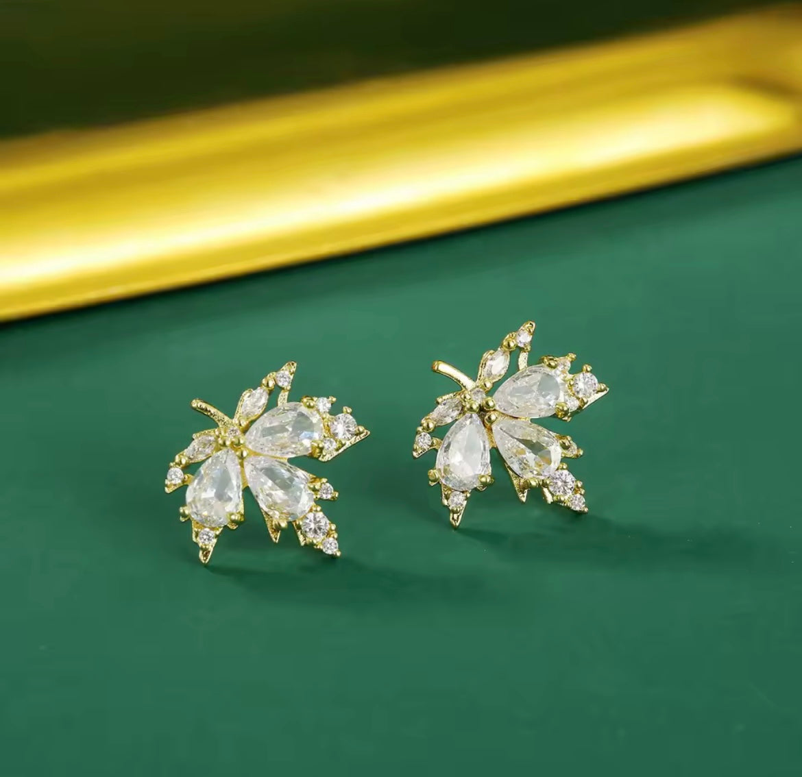Set di gioielli in foglia d'acero celeste 2025 Regalo di Natale Ipoallergenico titanio acciaio rame lega collana orecchini