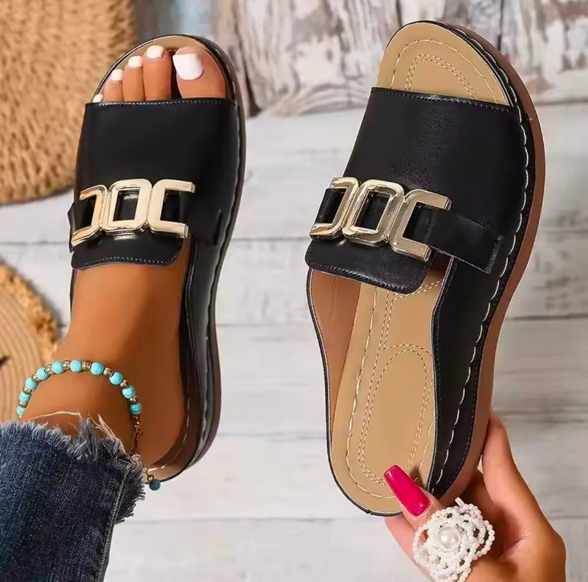 Sandali casual con tacco spesso da donna 2025 Nuovo stile di grandi dimensioni Semplice fibbia in metallo Pantofole con bocca di pesce Tipo di scarpa romana alla moda